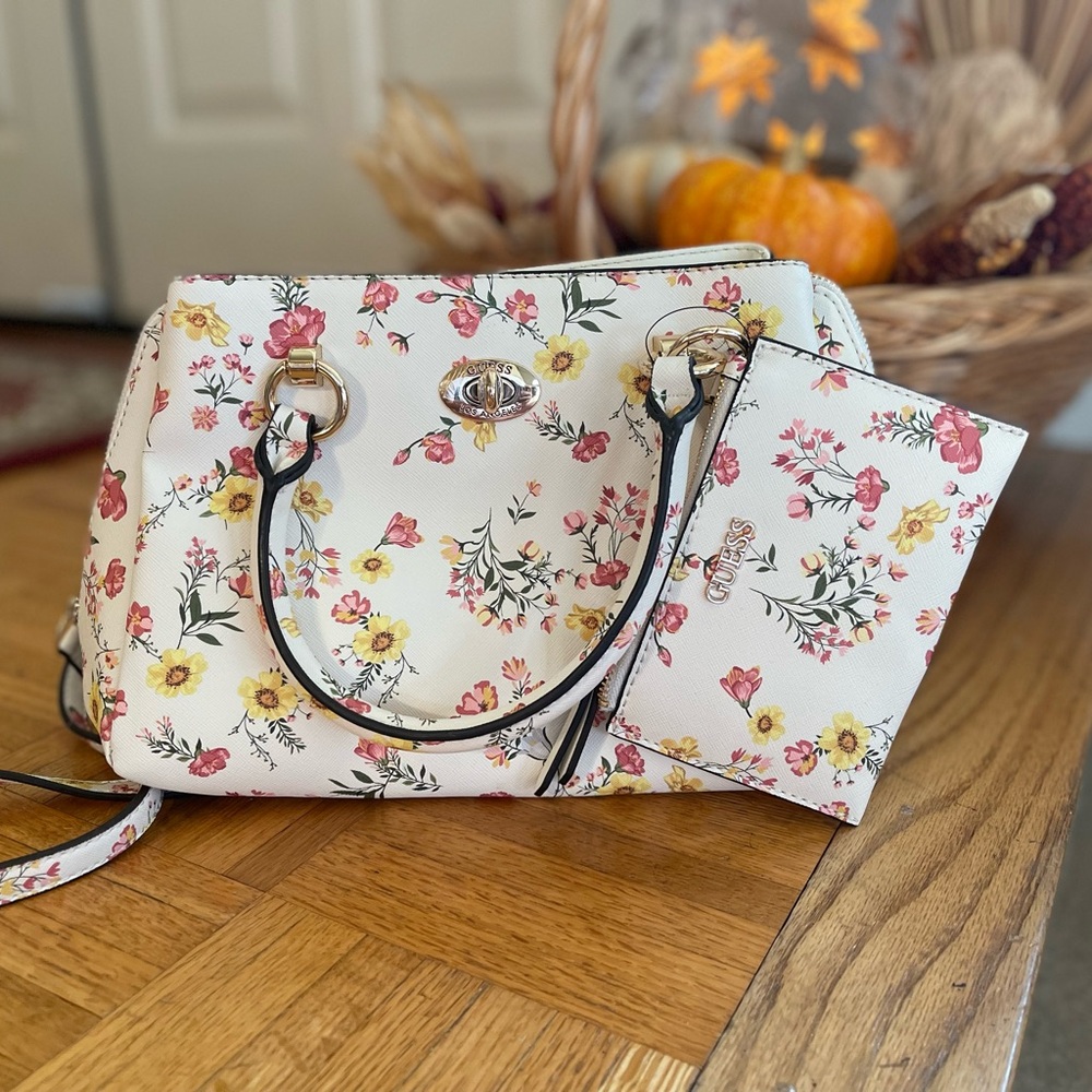 Guess Floral White Shoulder Bag and Wallet
